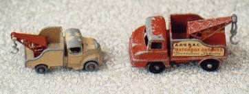 Matchbox13B 2 Wreck Truck (1958) (links / left) and 13C 4 Thames Wreck Truck (1961) (rechts / right)