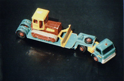 Matchbox K17 A Tieflader mit Bulldozer / Low Loader with Bulldozer